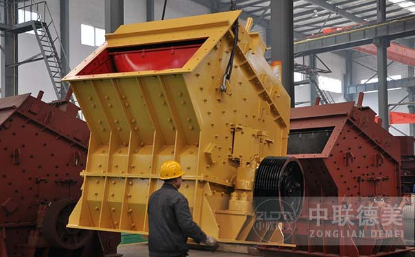 青海反擊破碎機(jī)現(xiàn)場視頻圖片