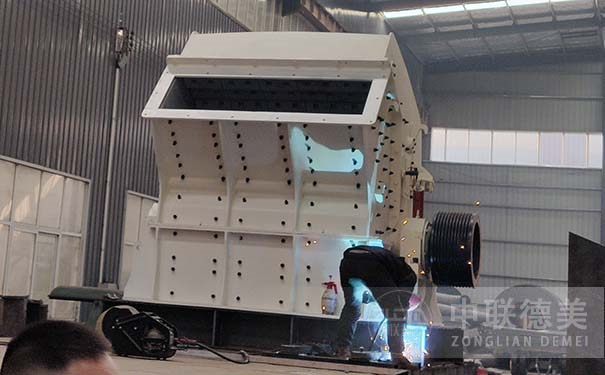 青海反擊式破碎機(jī)現(xiàn)場視頻圖片