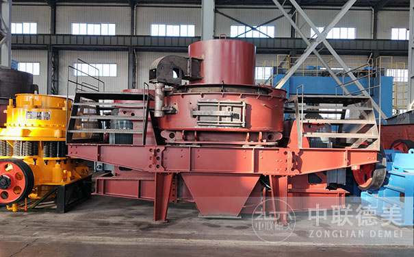 安徽多缸液壓圓錐破碎機現場視頻圖片