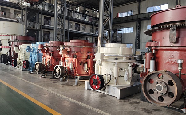 江蘇單缸液壓圓錐破碎機現場視頻圖片