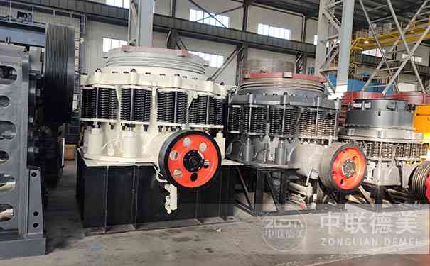 河南多缸液壓圓錐破碎機現場視頻圖片