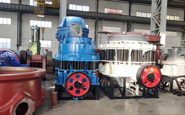 吉林單缸液壓圓錐破碎機現場視頻圖片